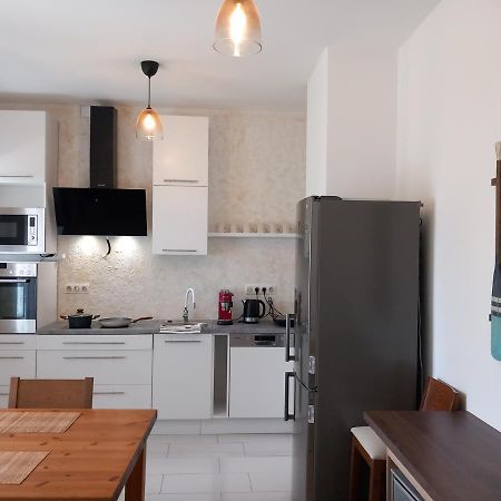 Korvin One Apartman Pápa Exterior foto