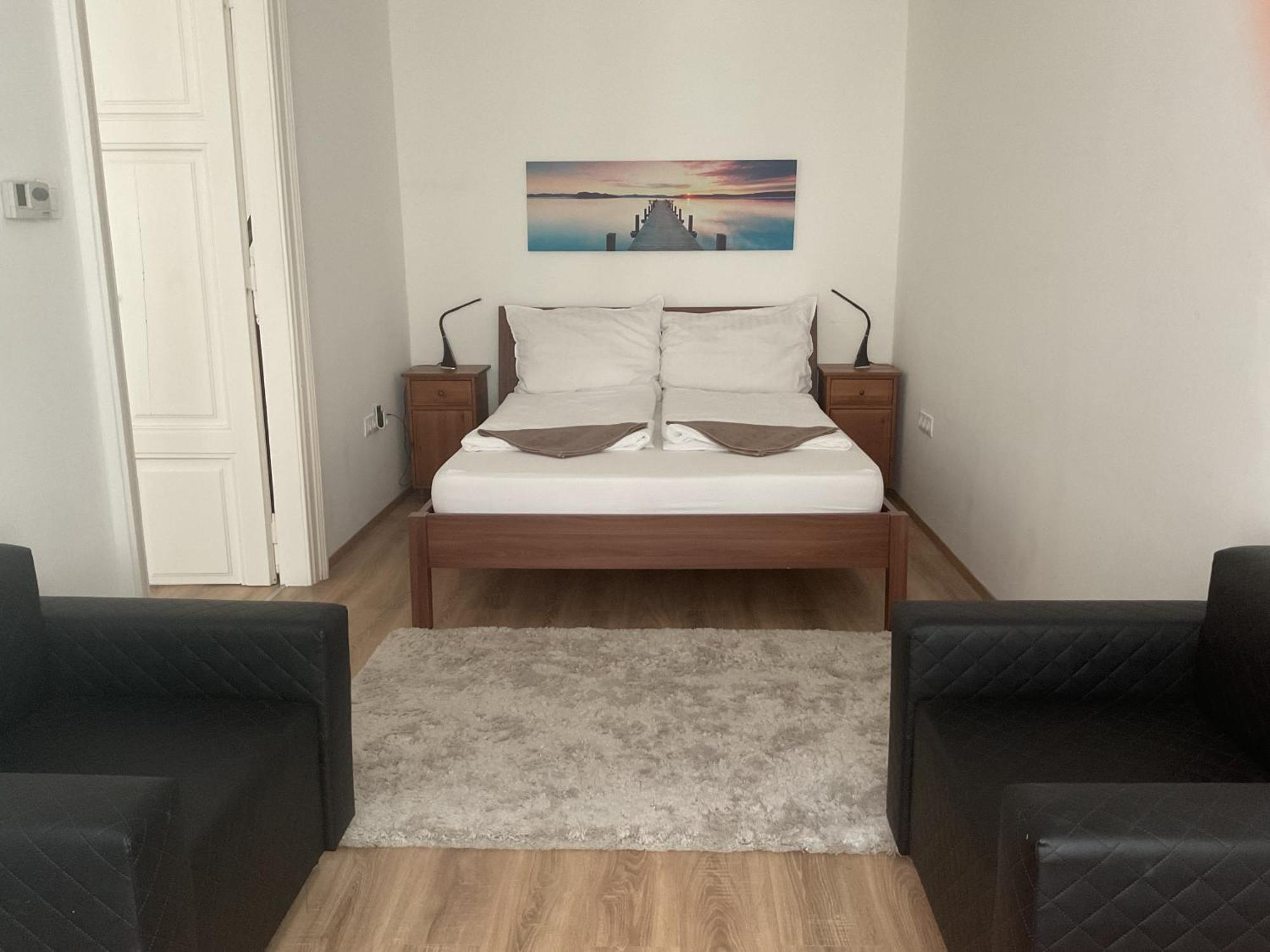 Korvin One Apartman Pápa Exterior foto